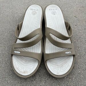 CROCS three strap beige slip ons sandals. Arch support Women’s 9 super comfy GUC